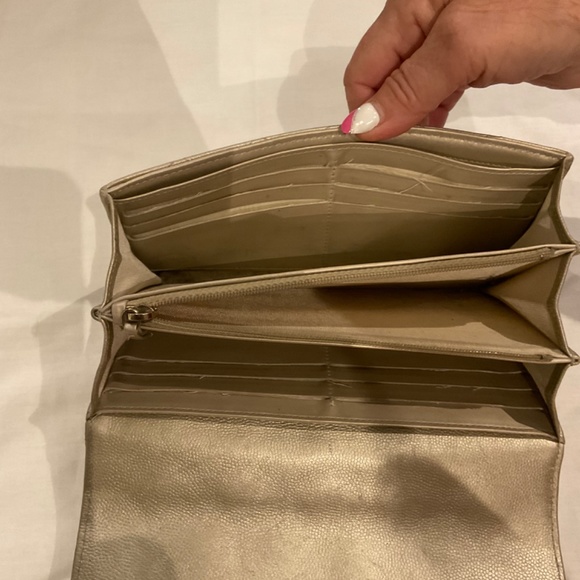 Chanel lambskin quilted large gusset flap wallet - Picture 4 of 6